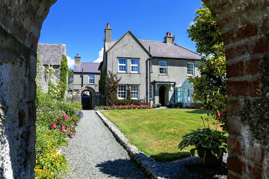 Ty Mawr Bed and Breakfast garden entrance